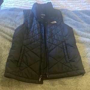 Black north face vest